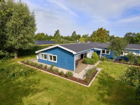 "Etly" - 900m from the sea Отели в г. Dronningmolle