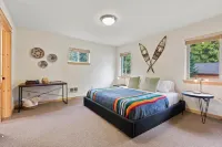 Priest Lake Family Cabin w/ Private Beach Access