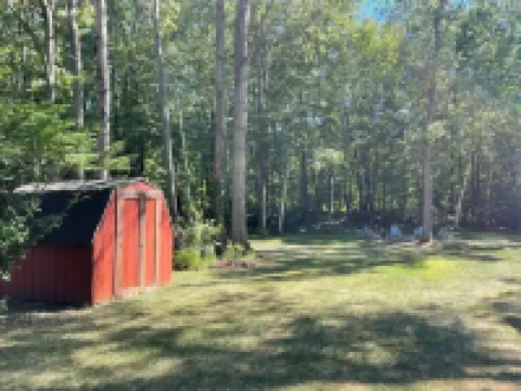 Cozy cottage with natural fire place!