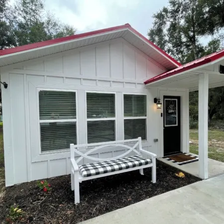 Adorable Cottage Next To Rainbow River & Blue Run!