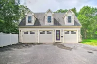Cape Cod Home w/ Deck ~ 3 Mi to Beaches - Wifi