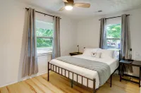 Burnside Vacation Rental, Walk to Lake Cumberland! - Parkplatz