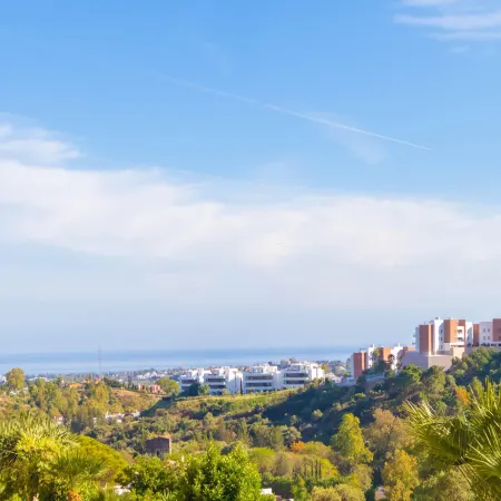 Premium apartment in Benahavis with balcony