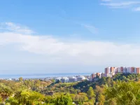 Premium apartment in Benahavis with balcony