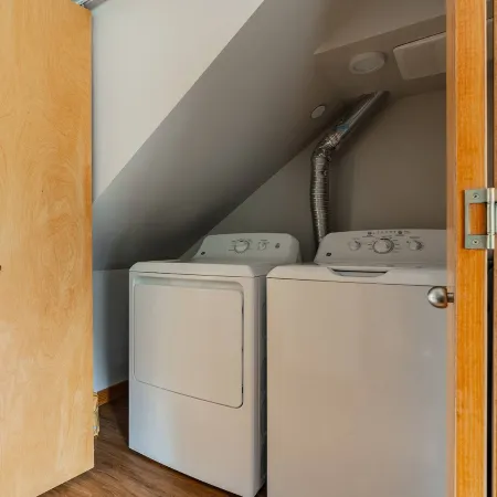 1BR | Modern, Chic, AC | Bellevue | Sophari D