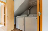 1BR | Modern, Chic, AC | Bellevue | Sophari D