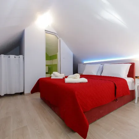 Villa Balarin - Five Bedroom Holiday Home with Terrace and City View