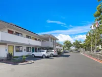 Signature Inn San Jose Hotels near Strike Brewing Company