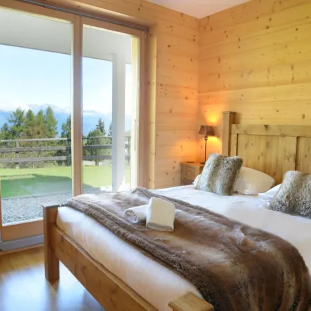 Tranquil chalet with balcony