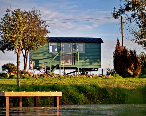Shepherd’s Hut on Llŷn Peninsula by Private Lake Hotels in Llannor