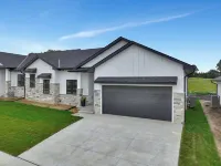 Spacious 3 Bedroom, 3 Bath Pine Meadows Townhome