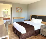 Travelodge by Wyndham Chehalis - parking