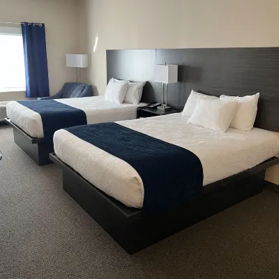Cardinal Inn & Event Center Hotel a 