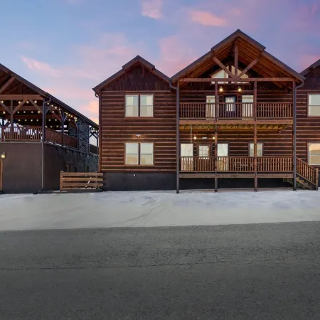 Splash Mountain Lodge 8 Bedroom Cabin