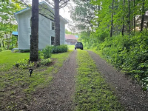 Charming 3-bedroom renovated farmhouse in Cooperstown with Wi-Fi and AC Hotels in Hartwick