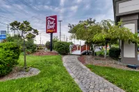 Red Roof PLUS+ Woodbridge - Carteret Hoteles en 