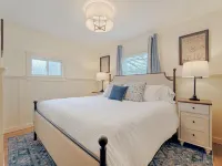 Newly Listed Cottage w/ Firepit 10 Min To Beach - Drive To Acadia & Bar Harbor! Hotels in Lamoine