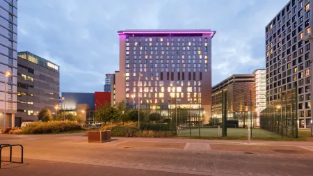 Holiday Inn Manchester - Mediacityuk Отели рядом с достопримечательностью «Библиотека Портико»