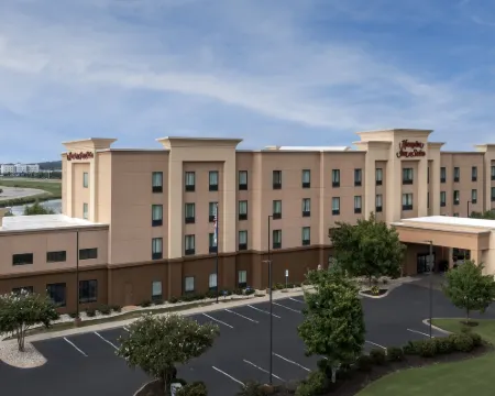 ハンプトン  イン & スイーツ トゥペロ / バーンズ クロッシング トゥーペロのホテル