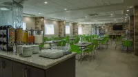 โรงแรม Holiday Inn Express & Suites Celaya บาย IHG - พร้อมอาหารเช้า