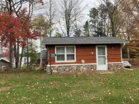 Cozy Cabin Getaway - Studio on ATV & Snowmobile Trail with Hi Speed WiFi Hotels in Conover