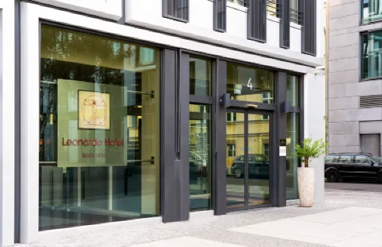 Leonardo Hotel Berlin Mitte Отели рядом с достопримечательностью «Рейхстаг»