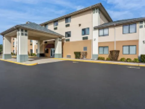 Quality Inn Hotels in Chikaming Township