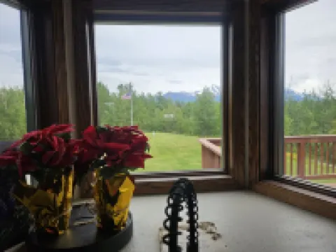 Spacious Lodge in Charming Palmer with Incredible Mountain Views