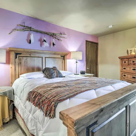 Rustic Condo w/ Deck < 1 Mi to Angel Fire Resort!