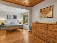Farmhouse in private setting close to town Hotels in Saluda