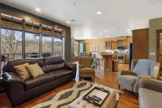 Taneycomo Retreat - Lakefront Condo