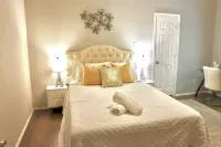 Luxurious Oasis in Frisco with Heated Pool, Jacuzzi, Media Room &Grill.