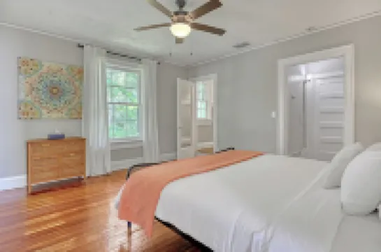 Melbourne Waterfront - 2 Bed 2 Bath - Entire Apartment