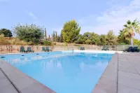 Zenitude Hôtel-Résidences Six-Fours - Pools