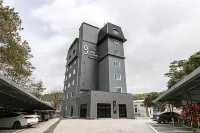 Namyangju Ninestone Hotel - parking