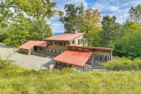 Luxe Cabin Compound 4 Mi to Cameron State Forest! - 3-Star