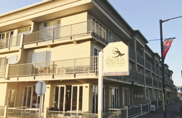 鸚鵡螺納皮爾公寓