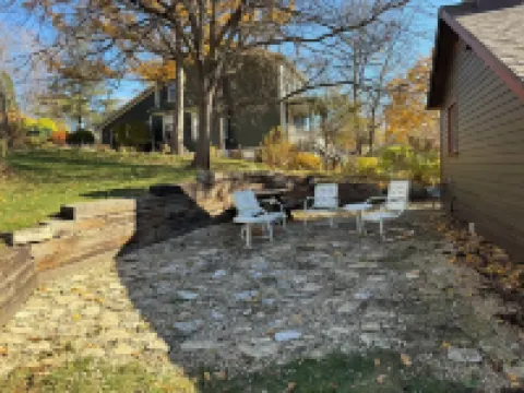 A Comfy Cozy Cottage on Clowney 미네랄 포인트 호텔