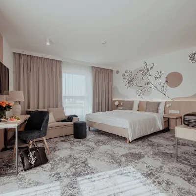 Arche Hotel Lotnisko Gdańsk Отели рядом с достопримечательностью «Гданьский монастырь цистерианцев»