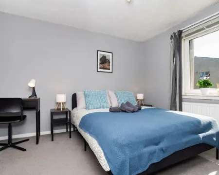 2 Bedroom Flat - Free Parking- by Holiday Homes クライドバンクのホテル