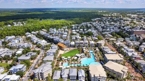 3 Ensuite Bedrooms, Porches & BBQ Near Inlet Beach 30A Ciel Bleu by Avantstay