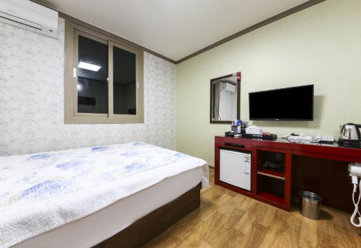 크리스탈모텔 깔끔한 침구