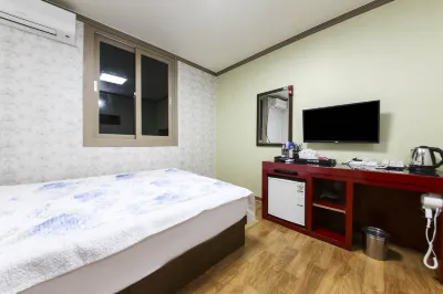 Yeongju Crystal Hotel berhampiran Yeongju Golmok Sijang