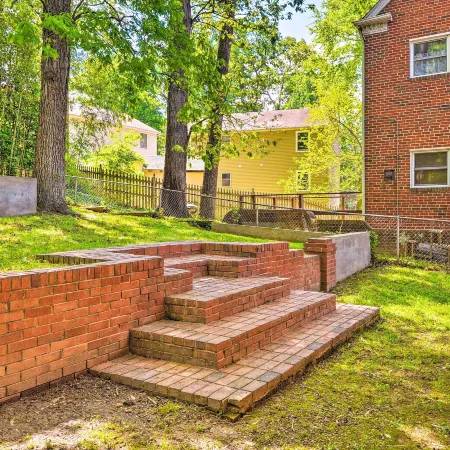 Takoma Park Apt w/ Wood Fire Pit < 8 Mi to DC