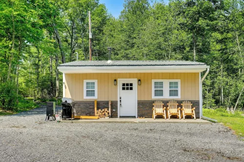 Secluded Poconos Cabin with Fire Pit on 75 Acres! - spa