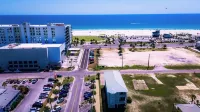 Boardwalk Beach Hangout In the Heart of Gulf Shores!Lower Unit A
