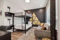 Private Home w Rooftop Game Room Near Downtown - Bungalows