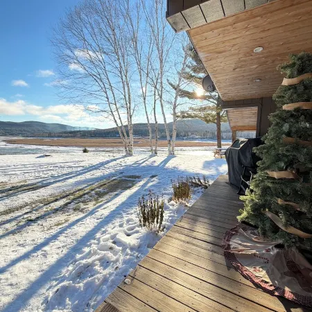 Allagash Elevated Escape • Cedar Hot Tub • Outdoor Entertaining • Riverfront