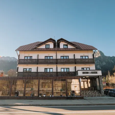 Suru Hotel & Restaurant