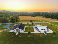 The Horse Shoe Farm Hotels in Henderson County